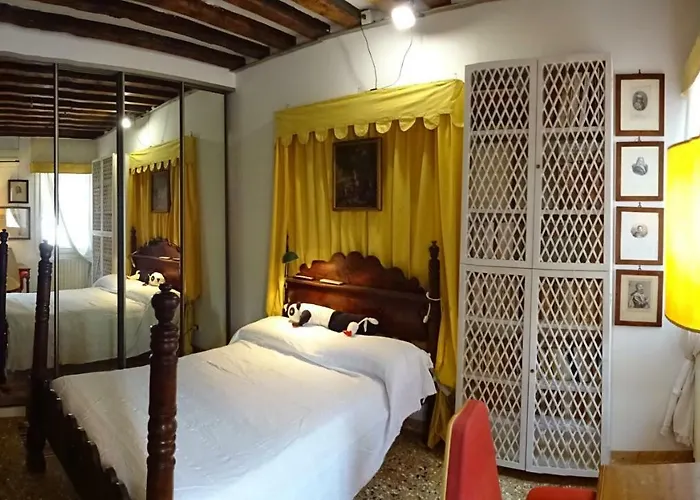 Apartment Artist House *