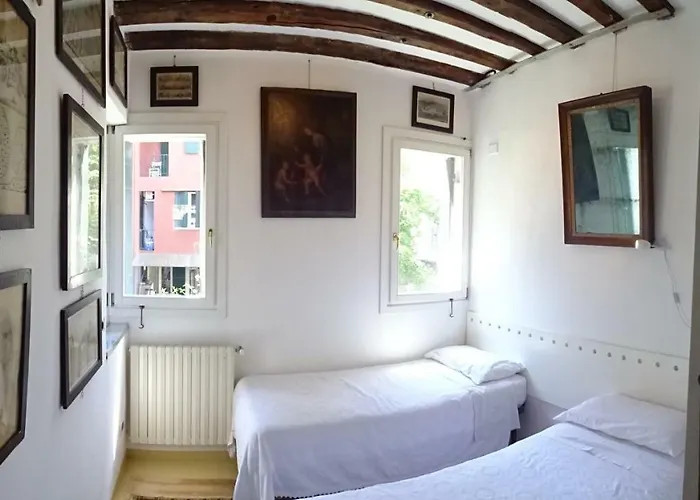 Artist House Apartment *