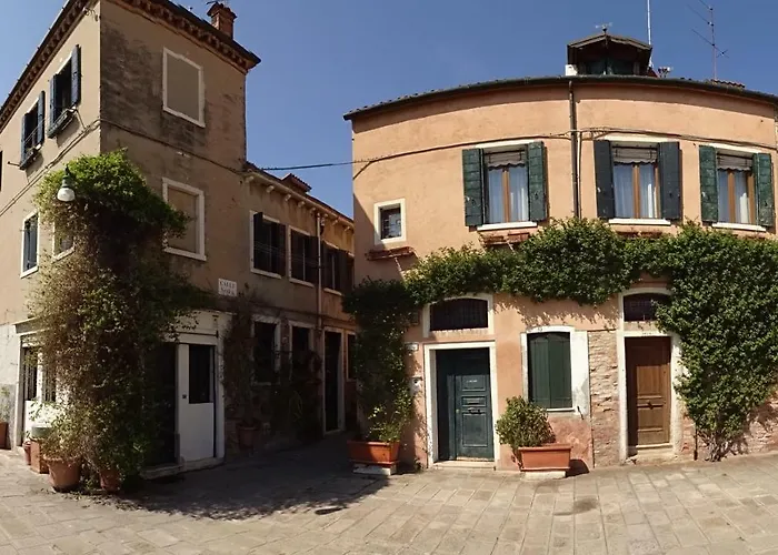 Artist House Apartment