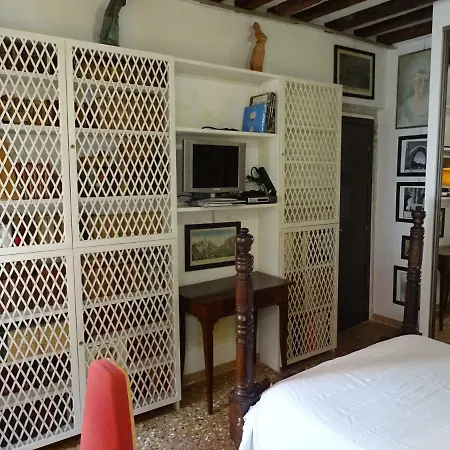 Artist House Apartament *
